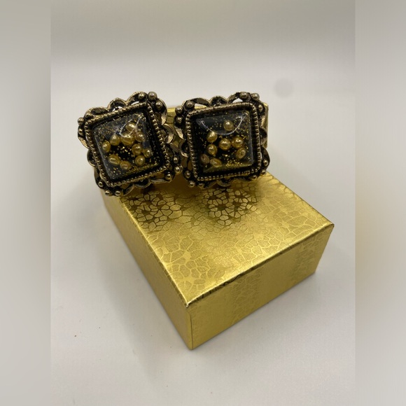 Square Unstamped Clip On Earrings Vintage Gold-Tone - Picture 6 of 6